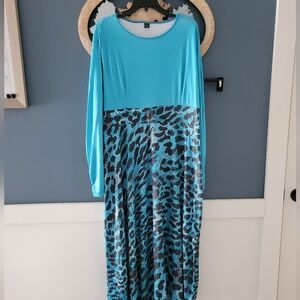 Turquoise Long Sleeve Maxi Dress with Animal Print. 6x.